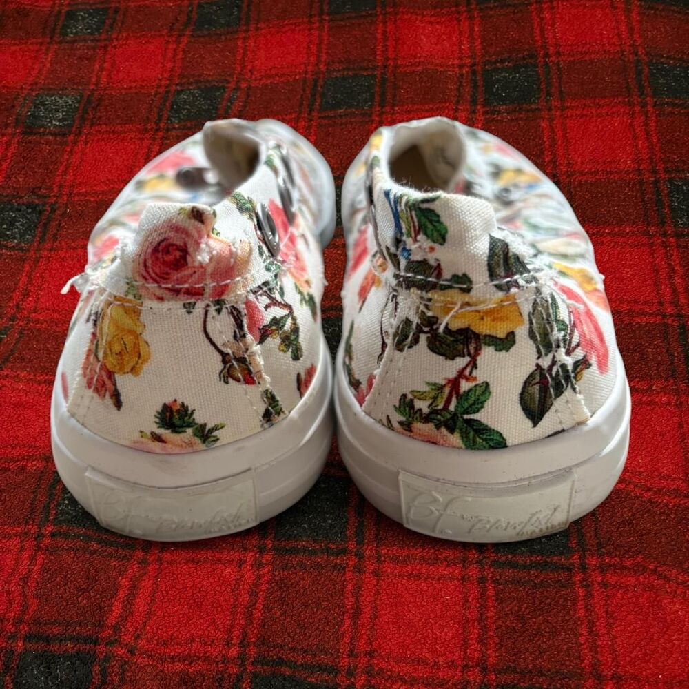 White floral Blowfish Malibu Mariachi slip on shoes with zipper - Picture 5 of 6